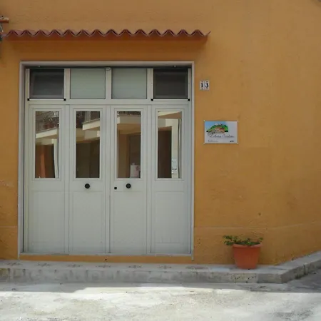 L'antico Cortiletto Holiday home Avola